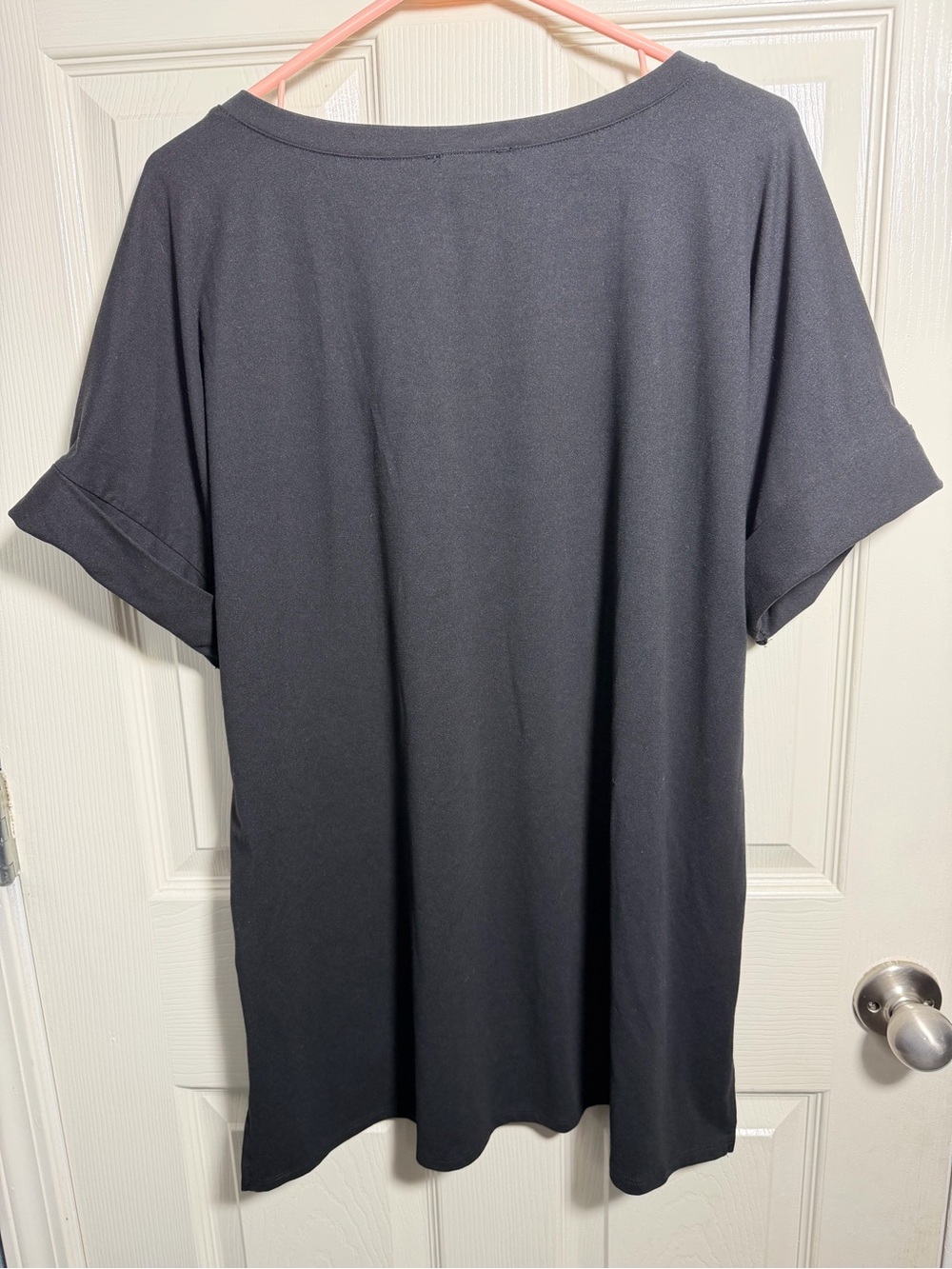 NWOT Women’s Zenana Outfitters Black V-Neck Rolled Short Sleeve Tee, size Medium - Picture 3 of 7